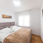 Mijo Villa *