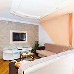 Mijo Villa *