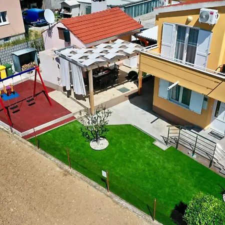 Mijo فيلة Kaštela