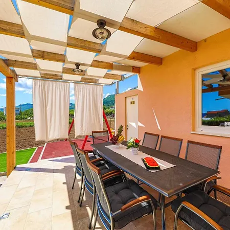 Mijo فيلة Kaštela